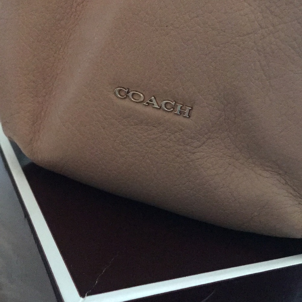 Gorgeous Coach Leather Bag, Tan, NWT, Retail $398 - Picture 4 of 13